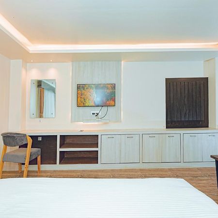 Poms Penthouse Apartment Pokhara Exterior photo