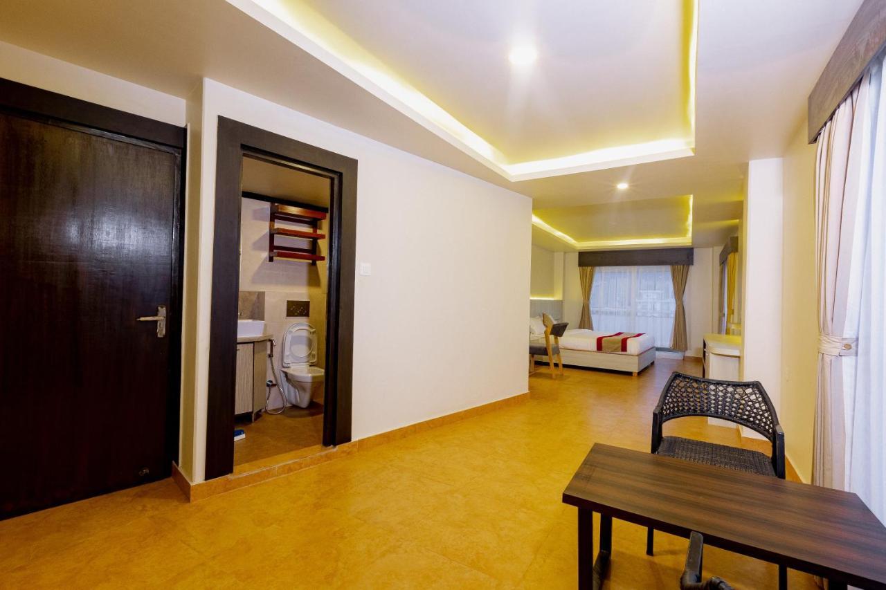 Poms Penthouse Apartment Pokhara Exterior photo