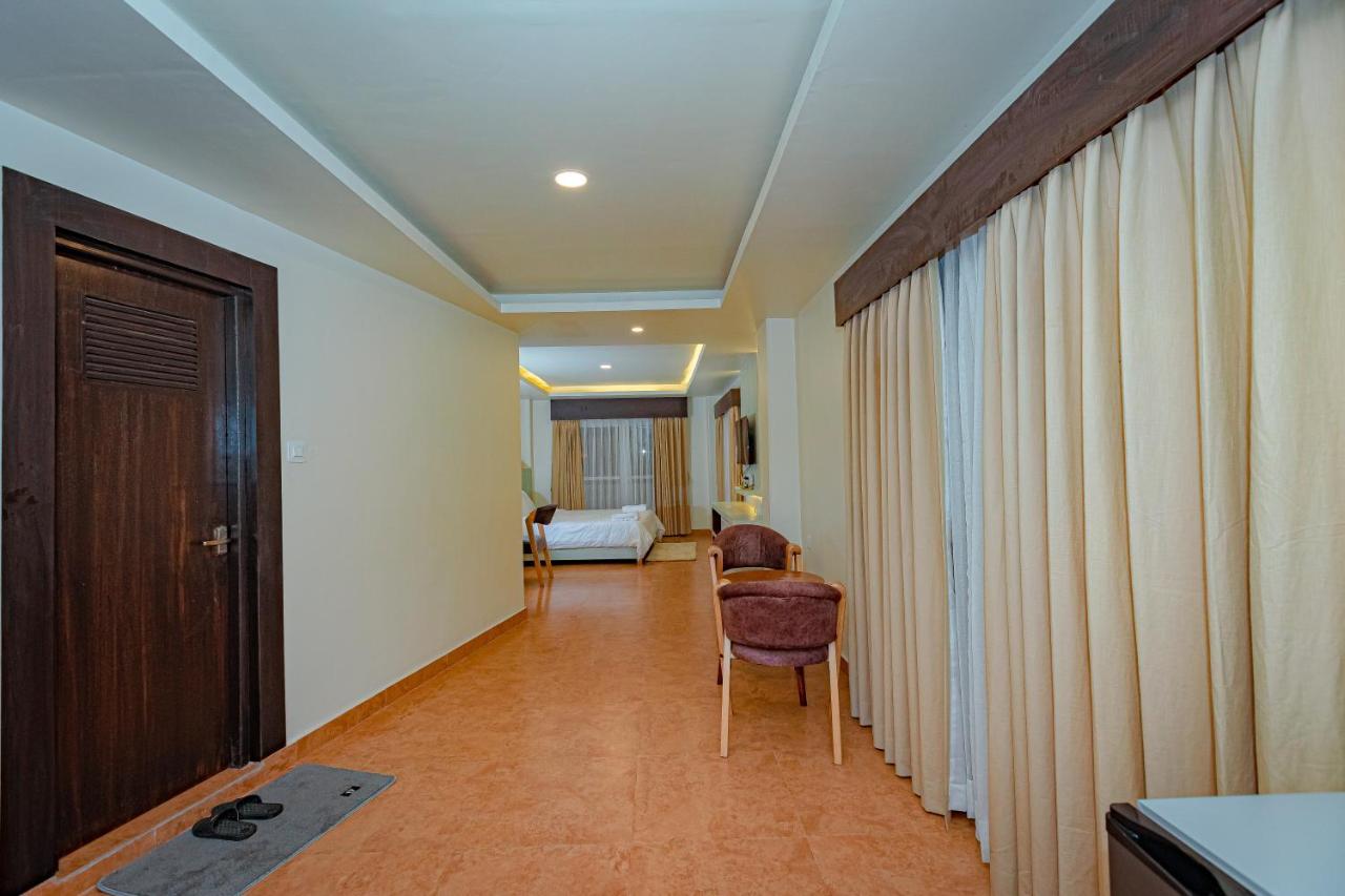 Poms Penthouse Apartment Pokhara Exterior photo